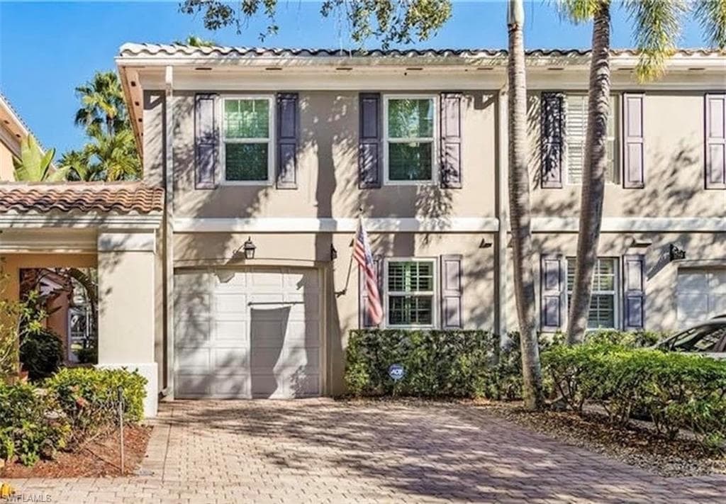 5733 Cove CIR-32