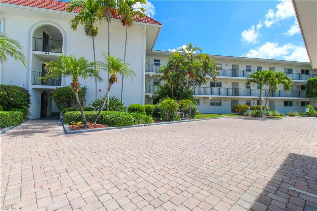 41 High Point CIR S 303-2