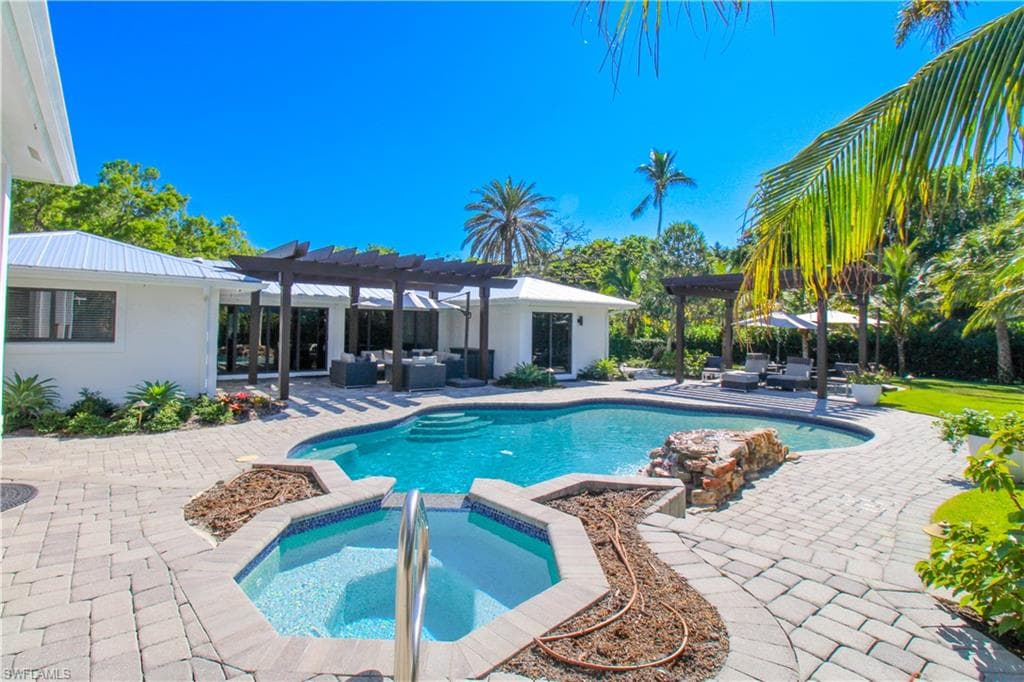 1555 Crayton RD-38