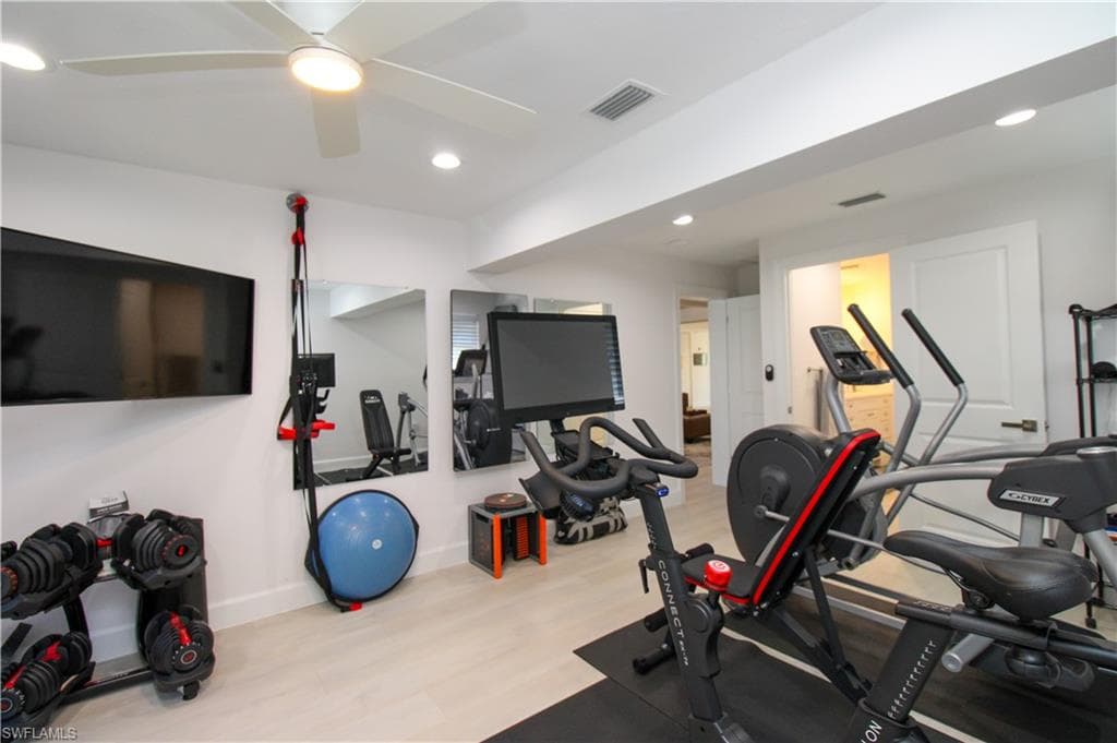 1555 Crayton RD-18