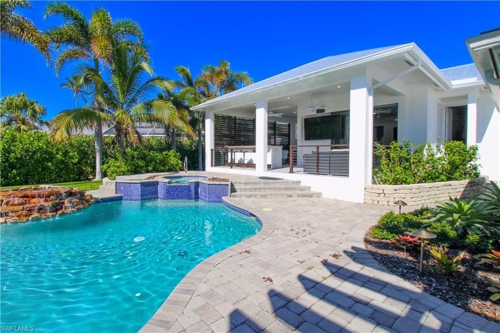 1555 Crayton RD-37