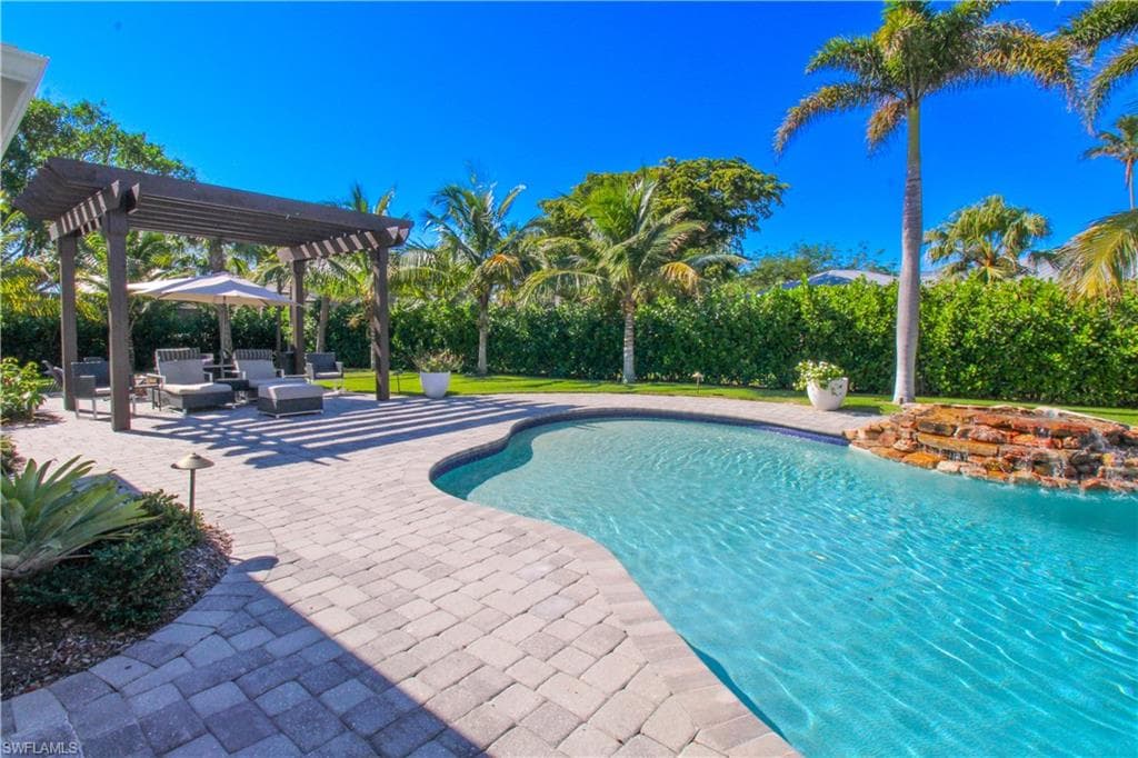 1555 Crayton RD-35