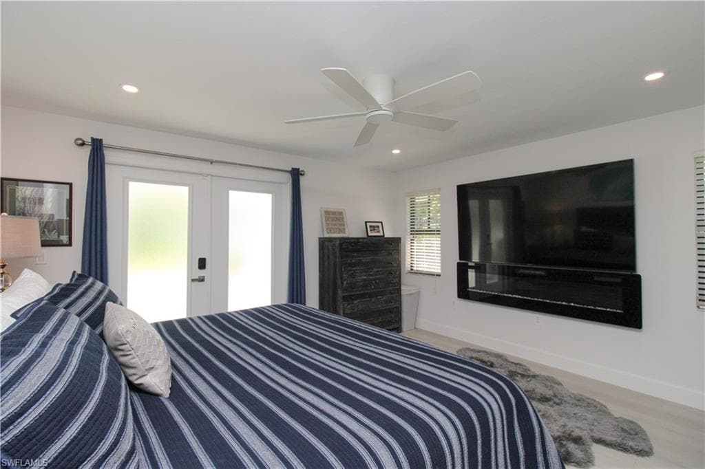 1555 Crayton RD-21