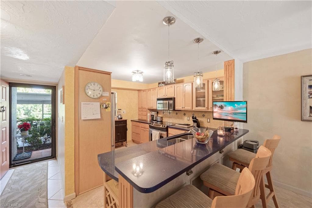 9395 Pennsylvania AVE 3-8