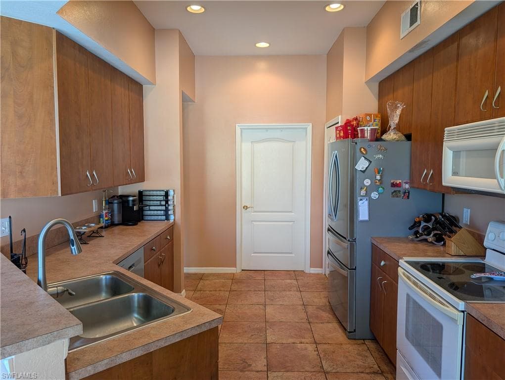 9208 Calle Arragon AVE 202-9