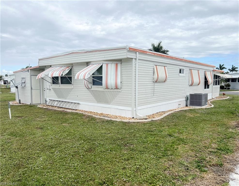 301 Dillard AVE-24