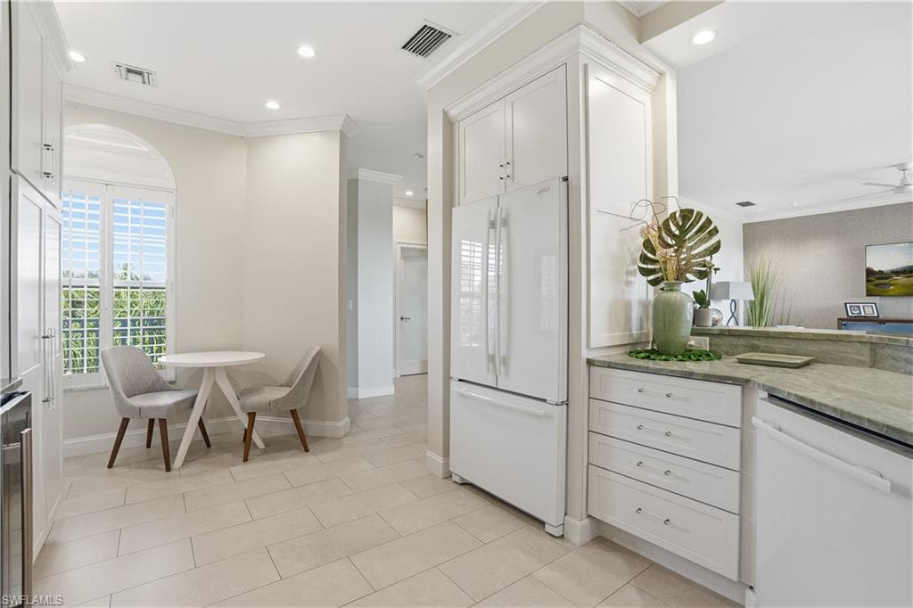 1600 Clermont DR J-302-6