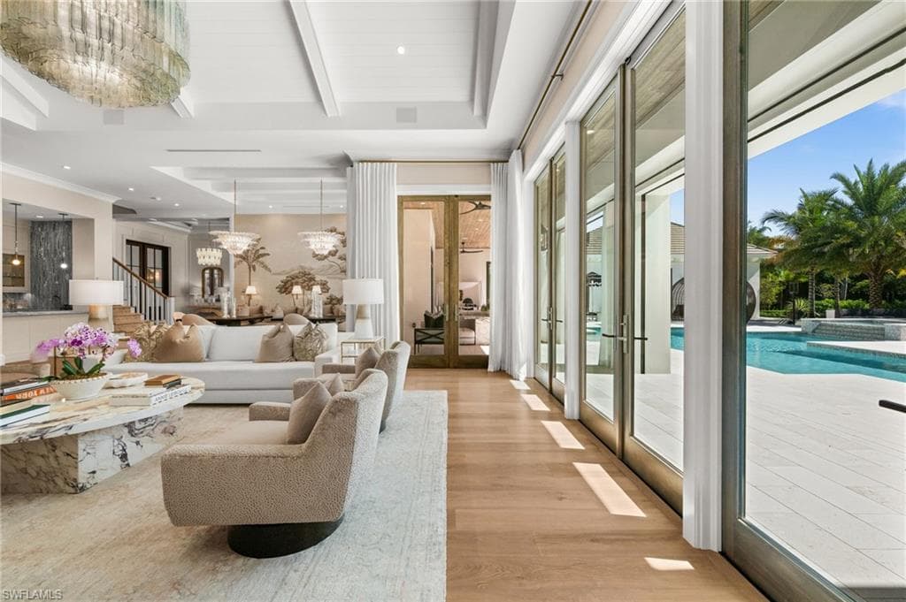142 Eugenia DR-16