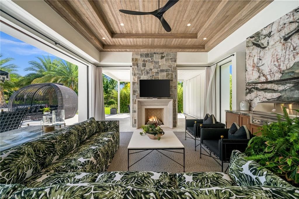 142 Eugenia DR-26