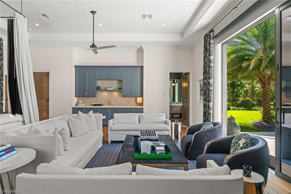 142 Eugenia DR-22