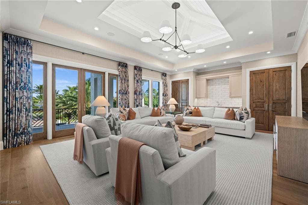 142 Eugenia DR-38
