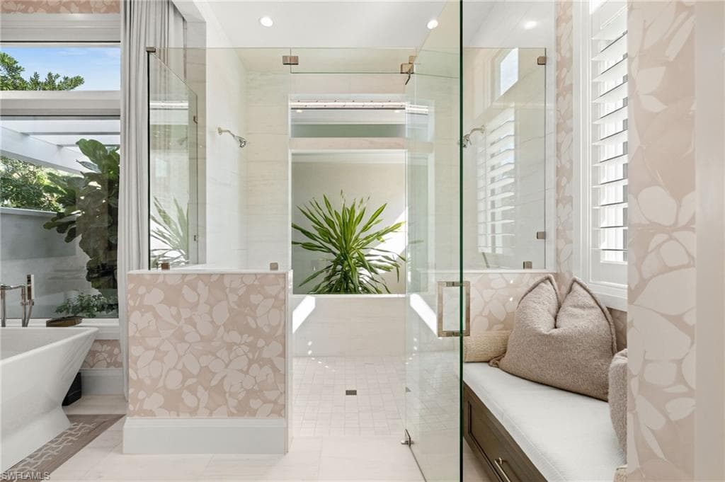 142 Eugenia DR-35
