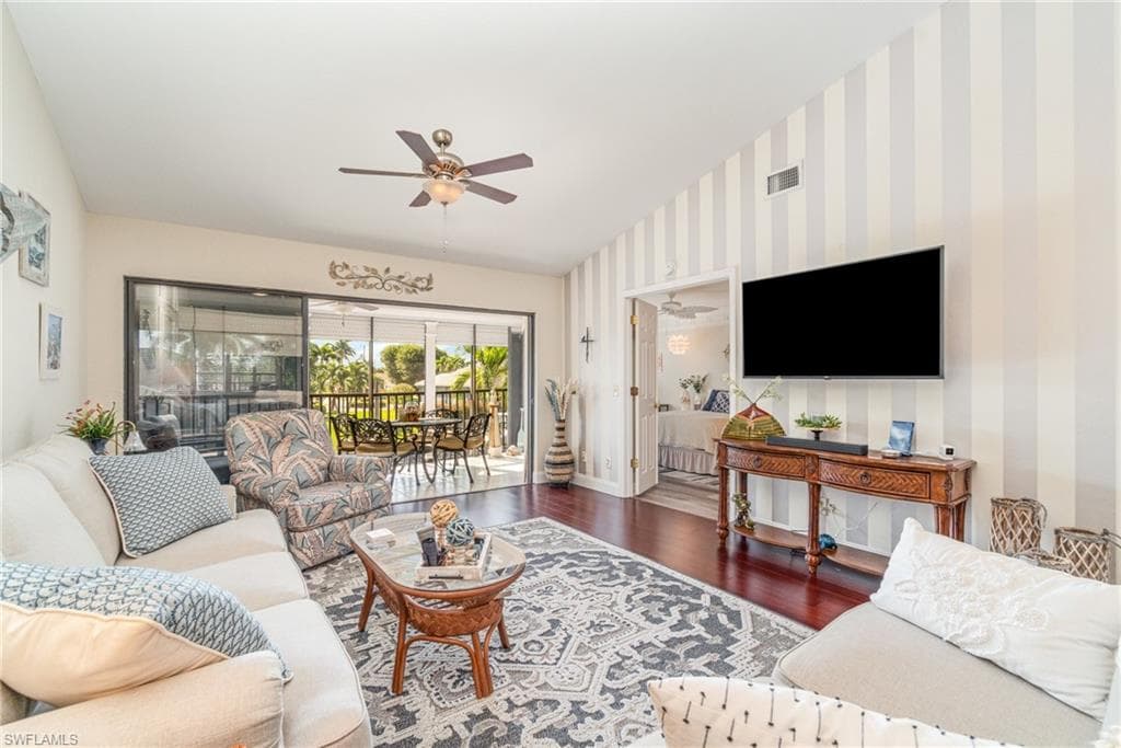 912 SW 48th TER 208-7