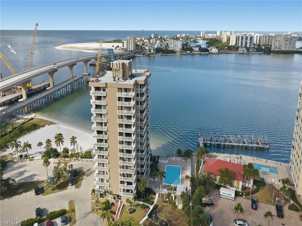 8701 Estero BLVD 201-29