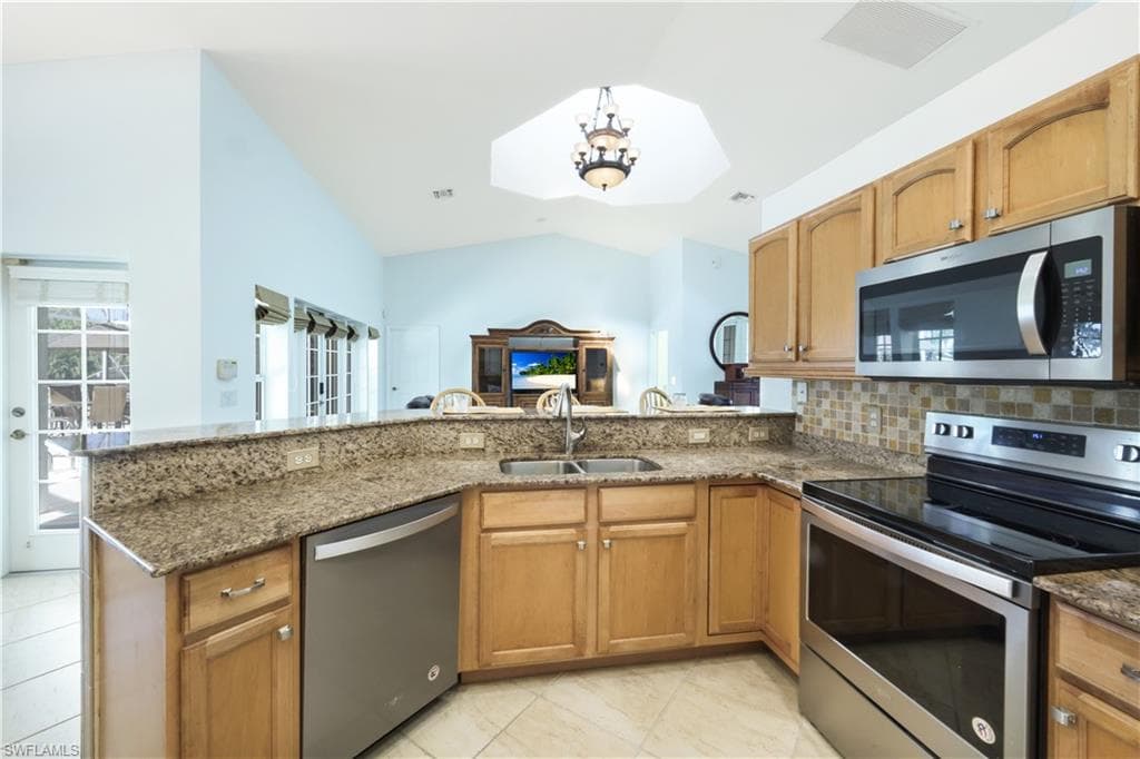 27160 Flamingo DR-19
