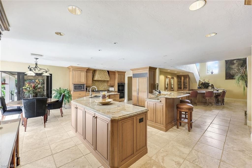 15620 Kinross CIR-14