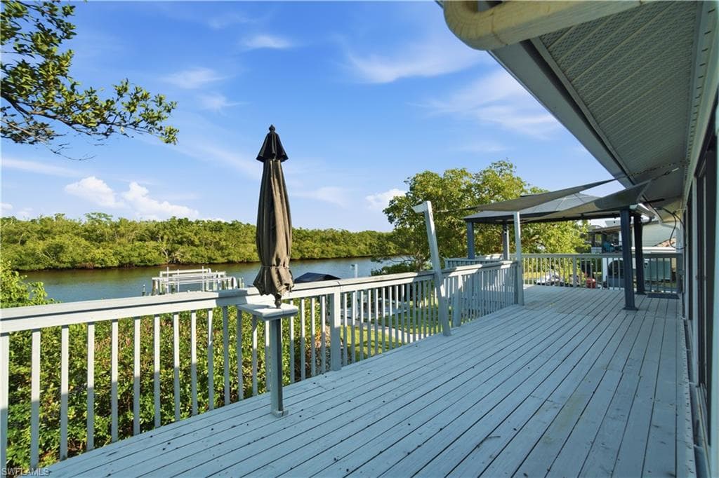 4986 Esplanade ST-24
