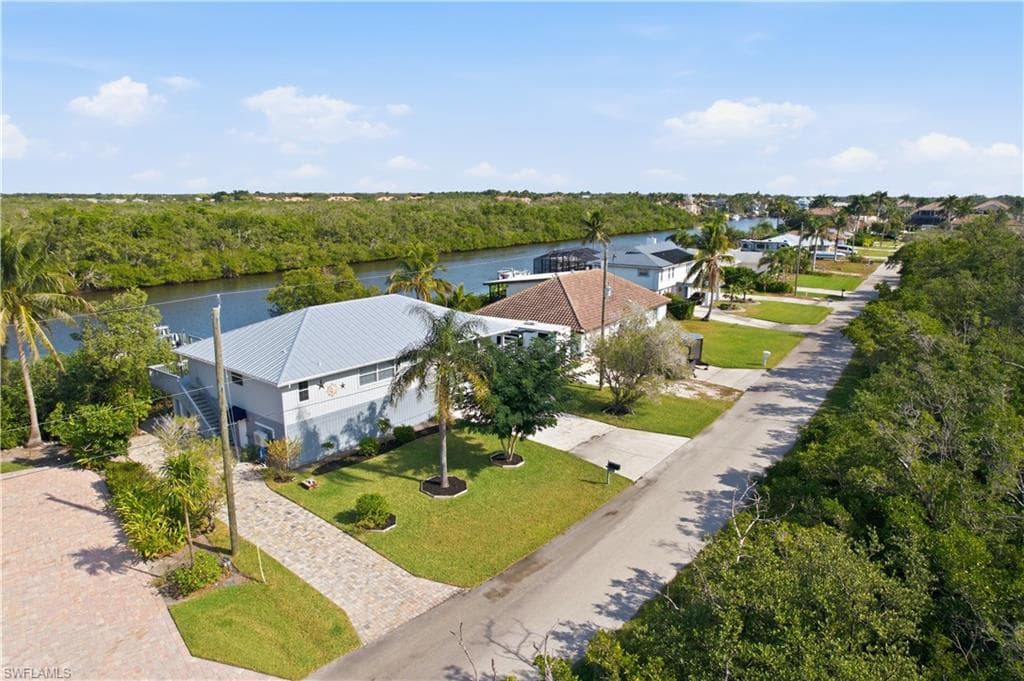 4986 Esplanade ST-33