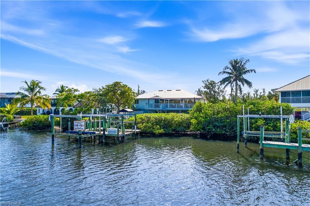4986 Esplanade ST-31