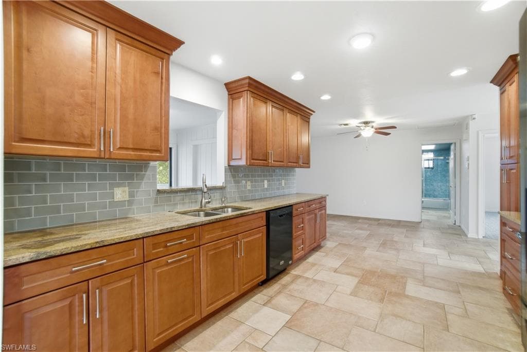 4986 Esplanade ST-8