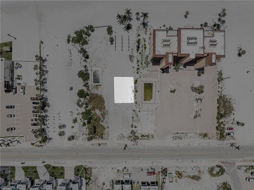 612 Estero BLVD-12