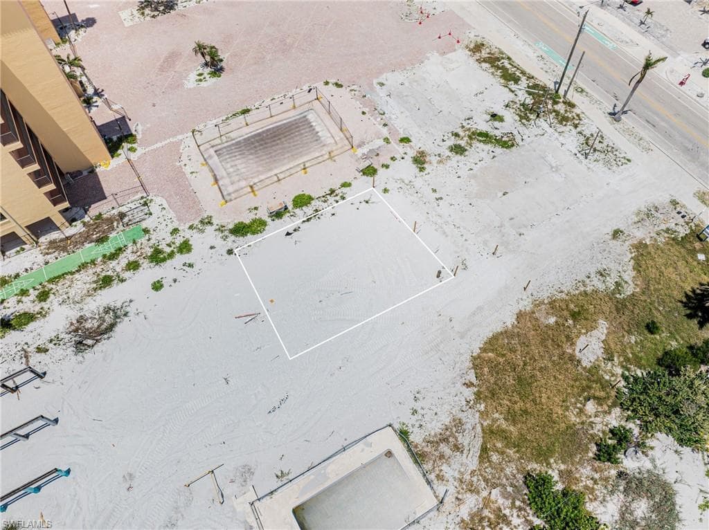 612 Estero BLVD-21
