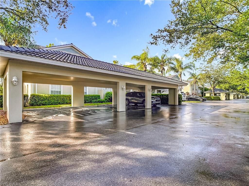 25735 LAKE AMELIA WAY 103-4