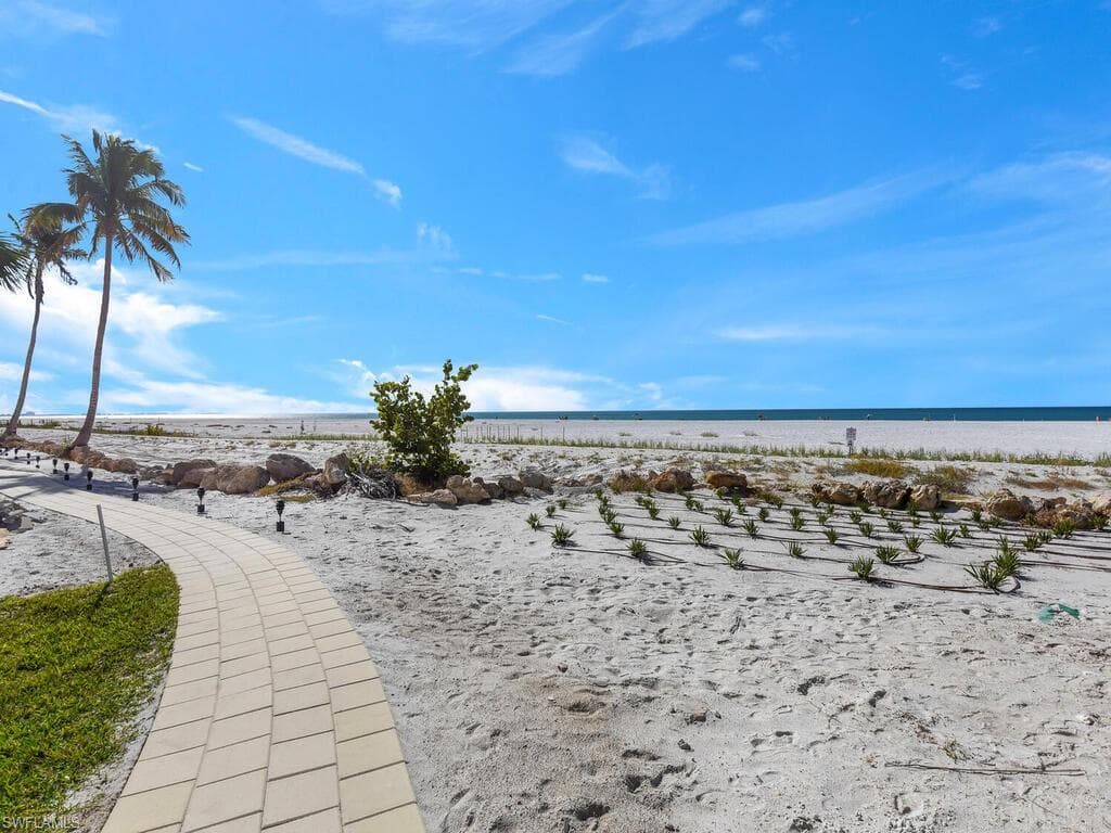 7400 Estero BLVD 512-27