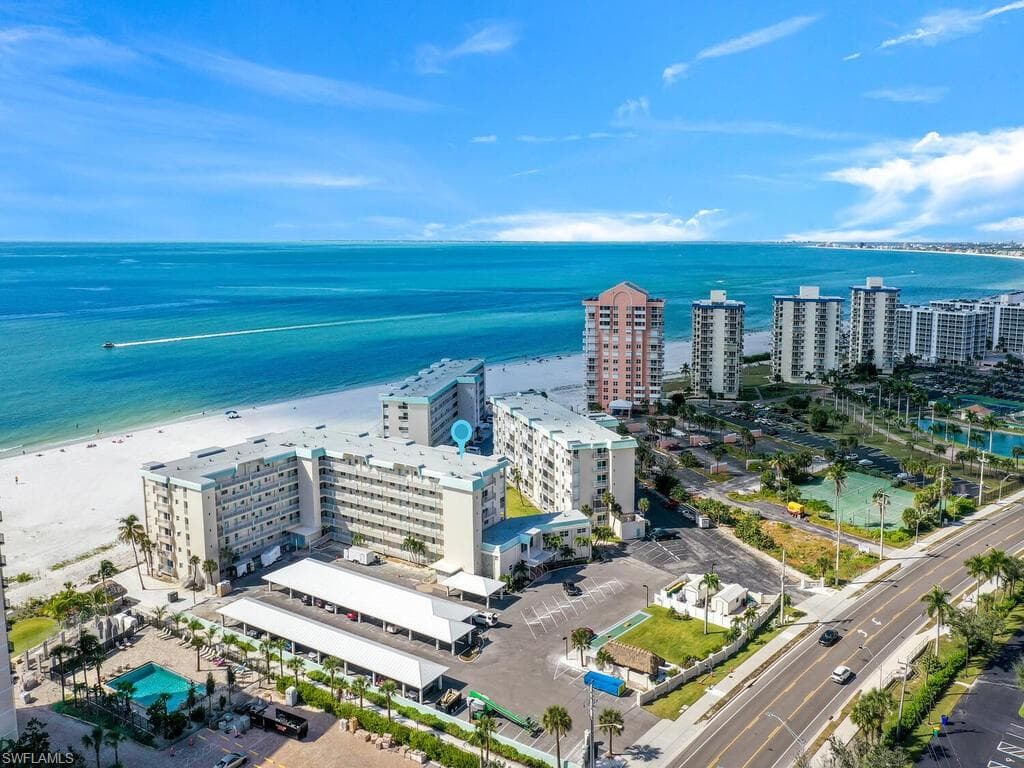 7400 Estero BLVD 512-32