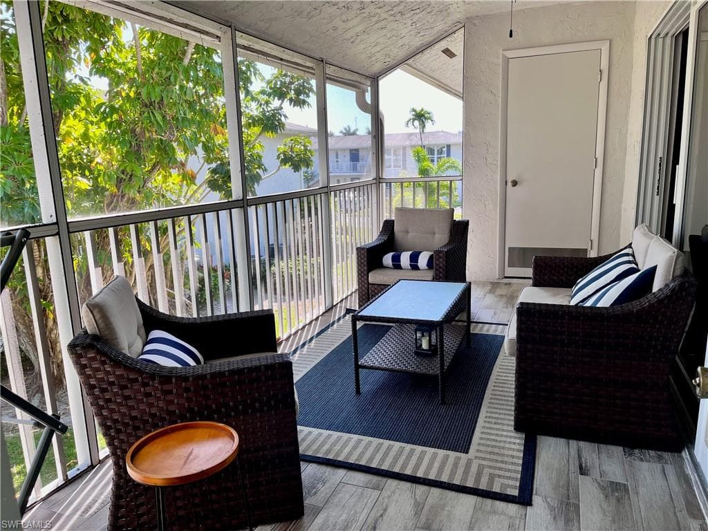 202 Peppermint LN 2-2