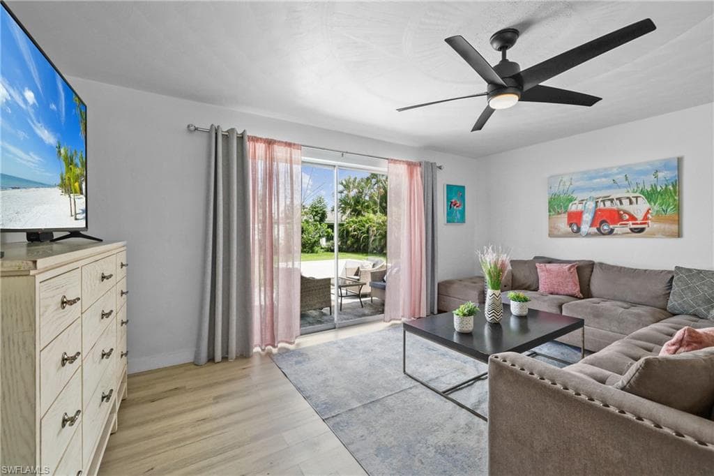 1661 Coronado RD-23