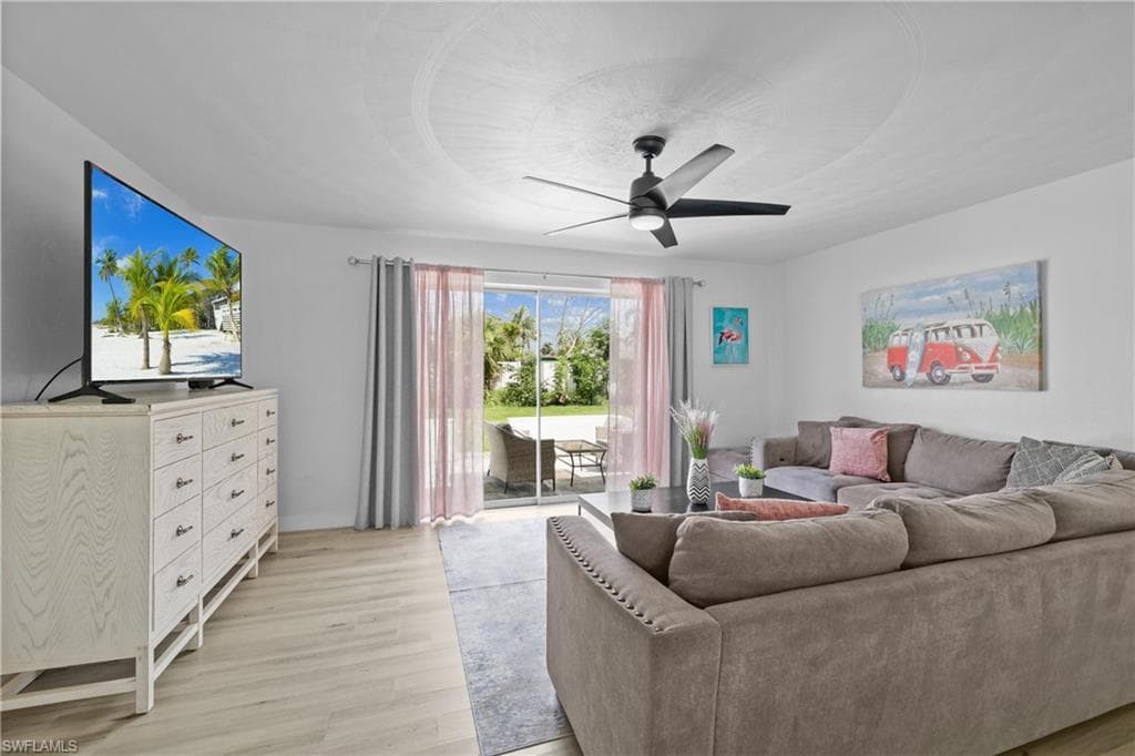 1661 Coronado RD-7