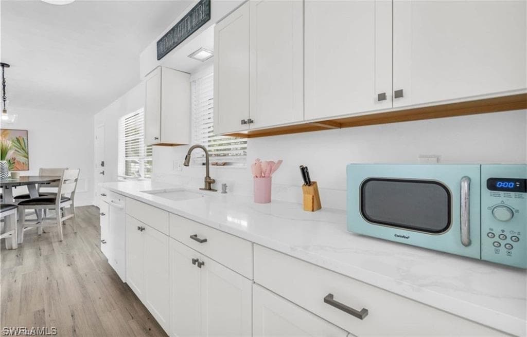 1661 Coronado RD-37