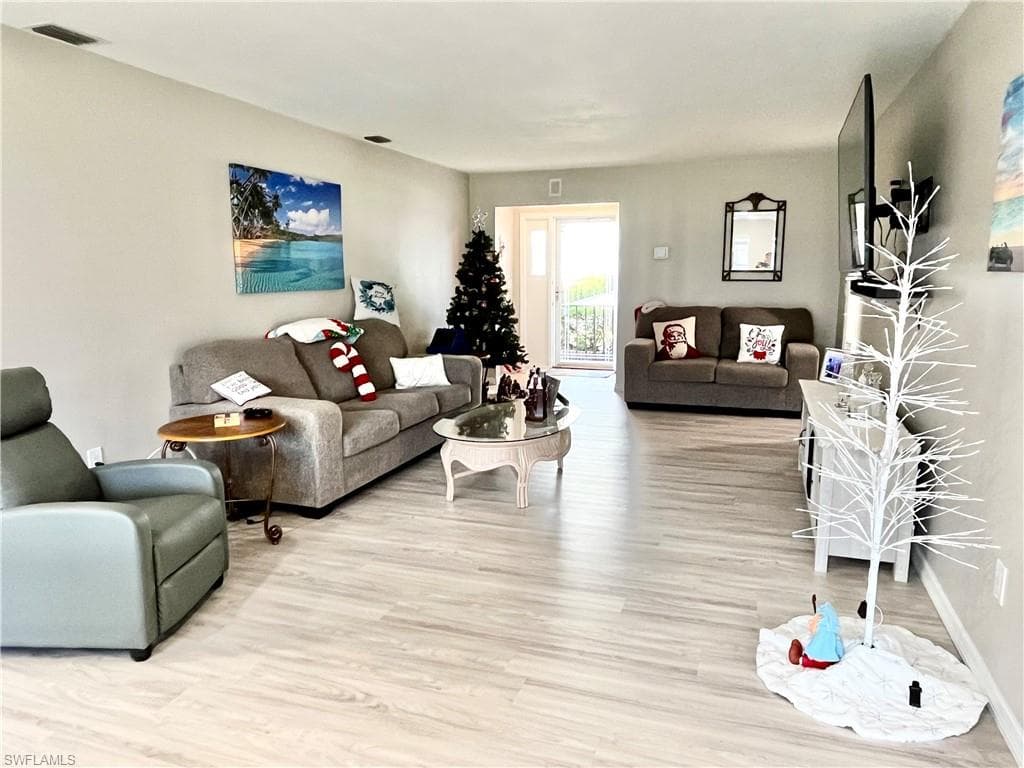 1254 Hazeltine DR-13