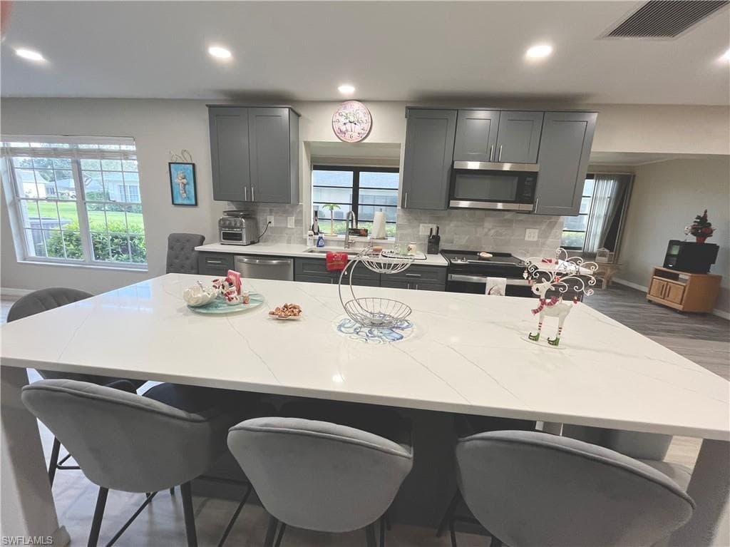 1254 Hazeltine DR-12