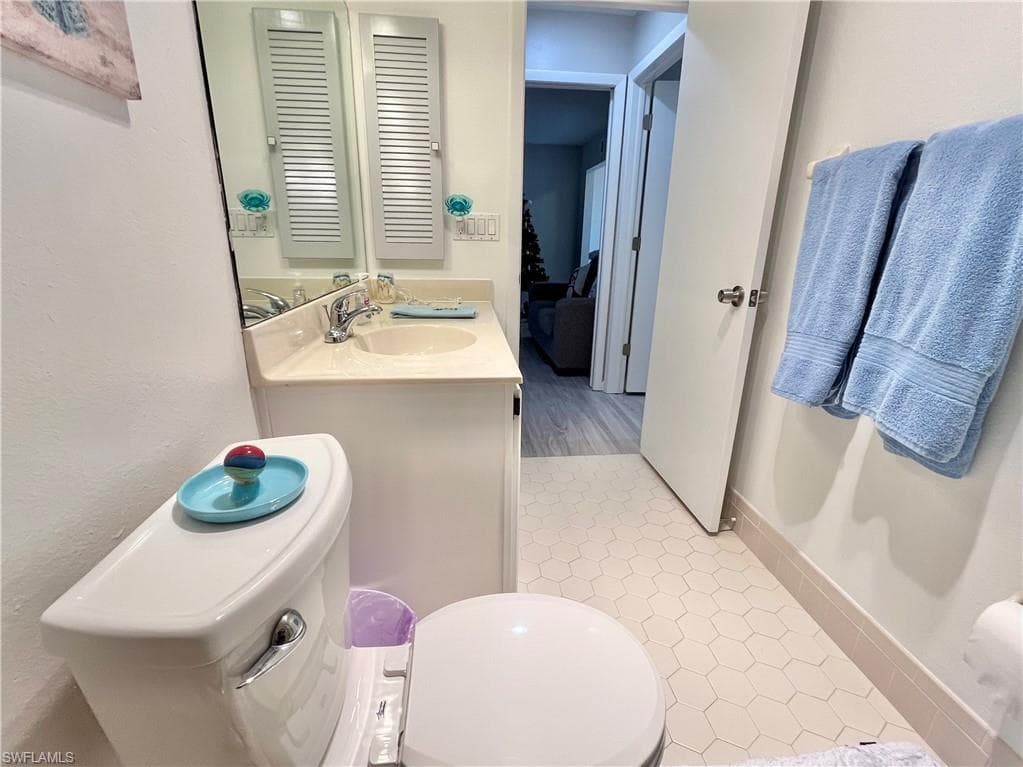 1254 Hazeltine DR-33