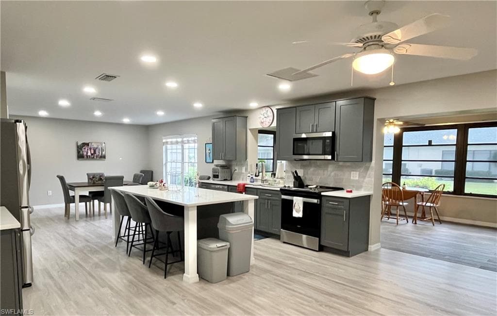 1254 Hazeltine DR-8