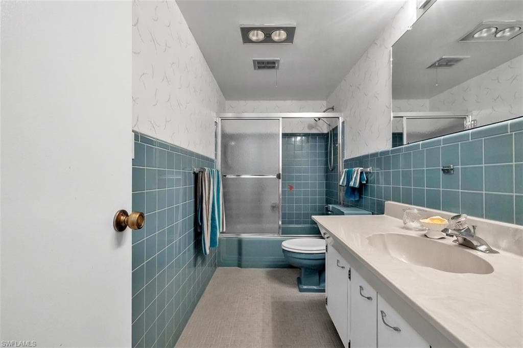 403 SE 43rd TER 11-13