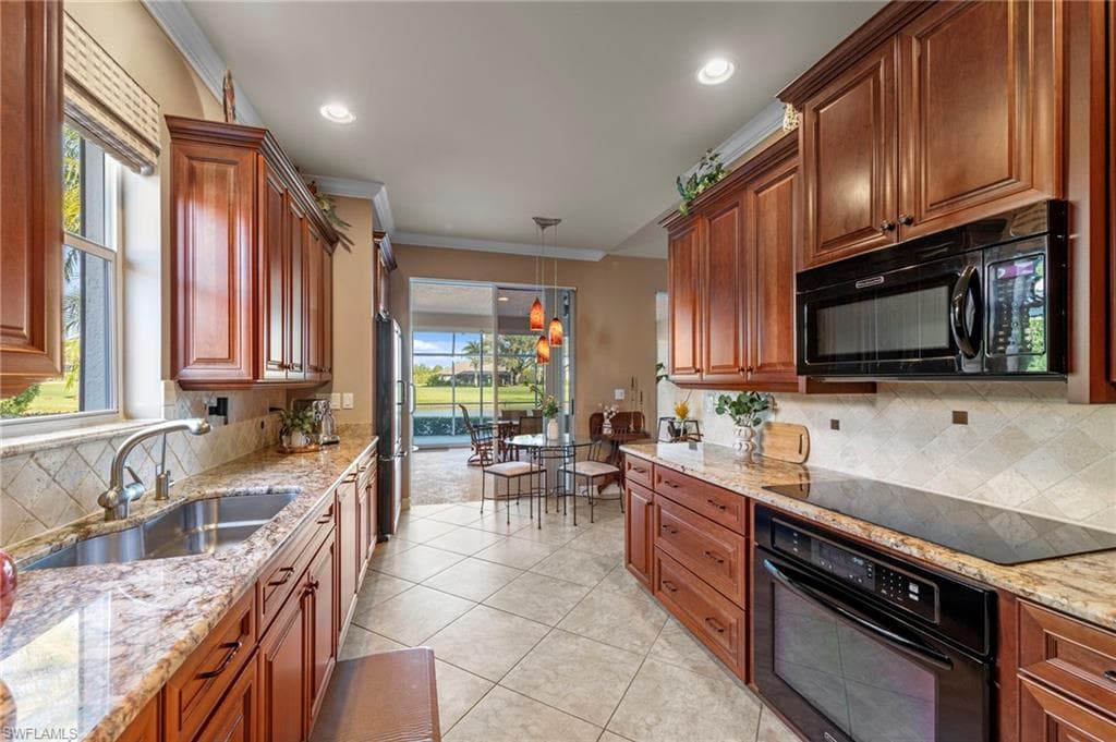8583 Fairway Bend DR-15