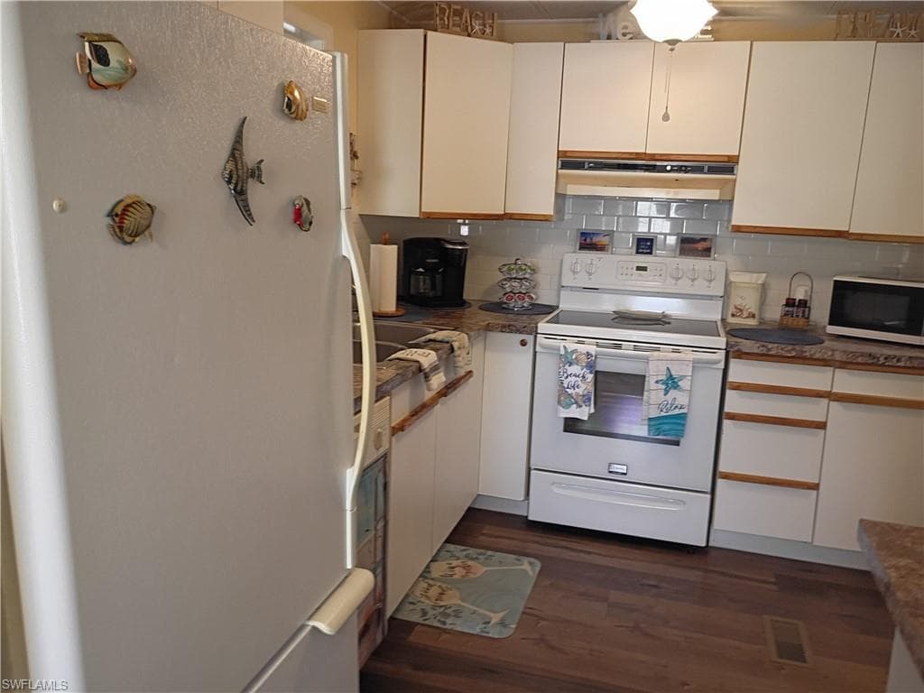 7867 Raymary ST-19