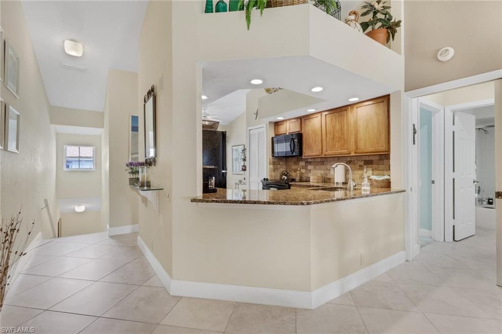 3941 Leeward Passage CT 205-7