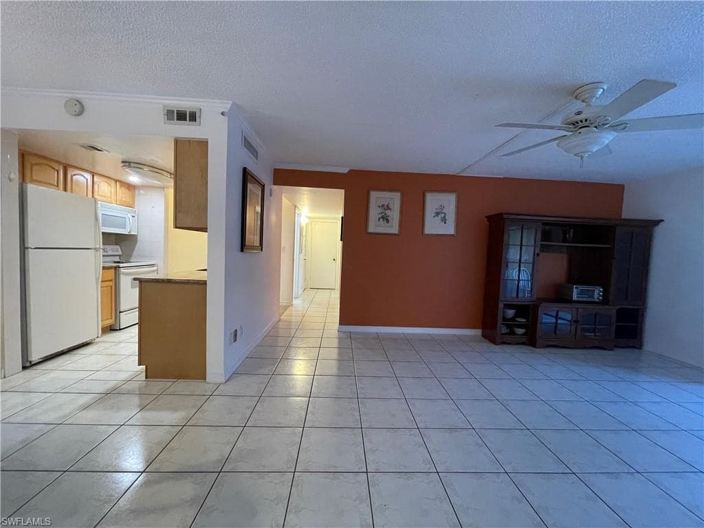 2366 E Mall DR 304-1