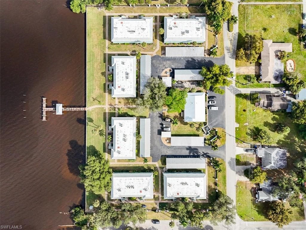 3225 E Riverside DR 63-F-30