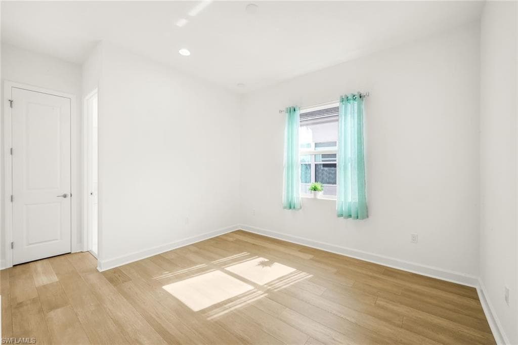 12243 Lotus AVE-17