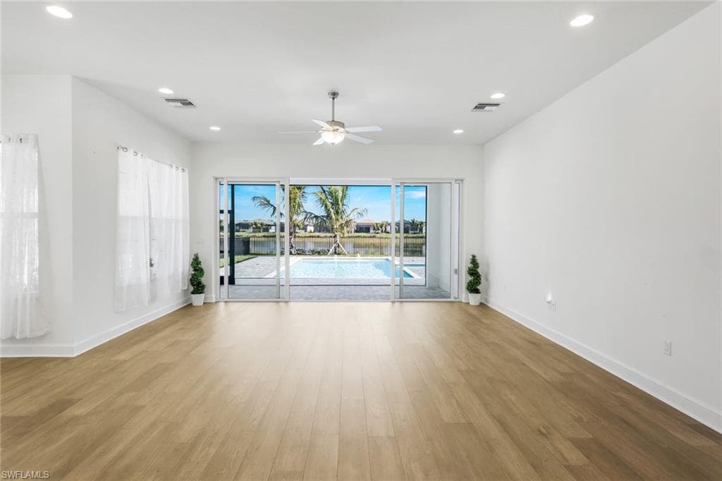 12243 Lotus AVE-12