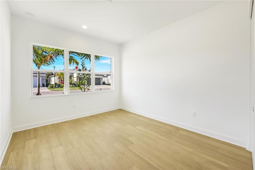 12243 Lotus AVE-19