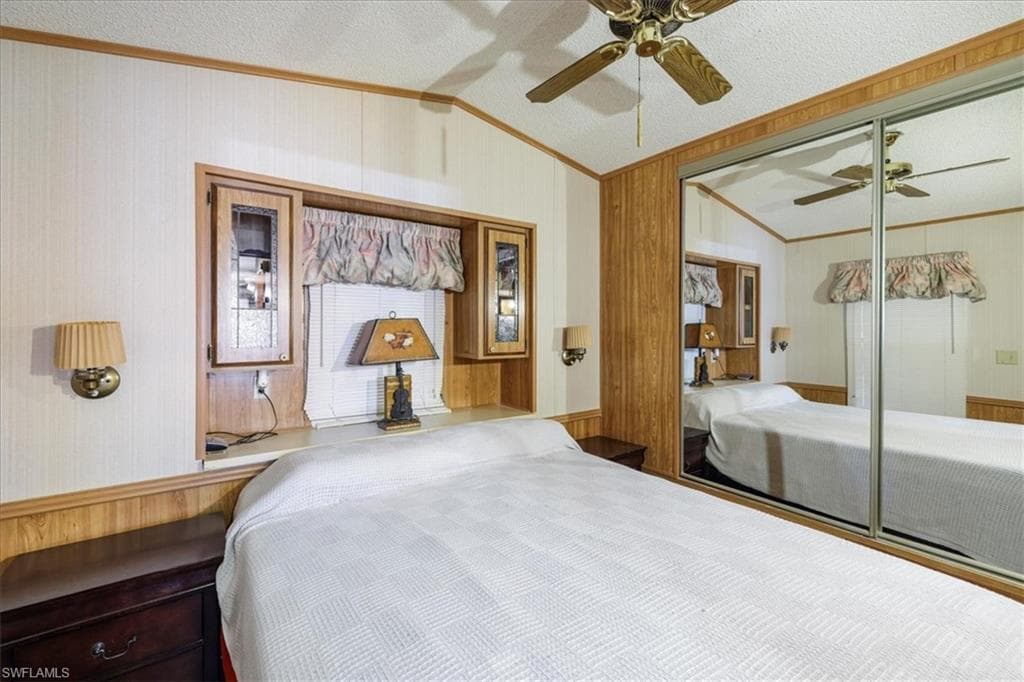 211 Sojourn DR-13
