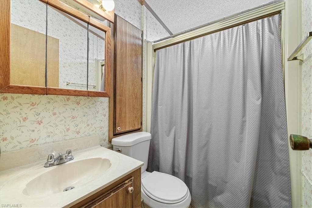 211 Sojourn DR-15