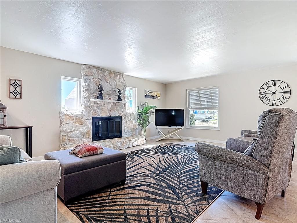 11481 Rebecca CIR-14
