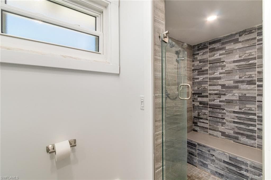 240 Driftwood LN-23